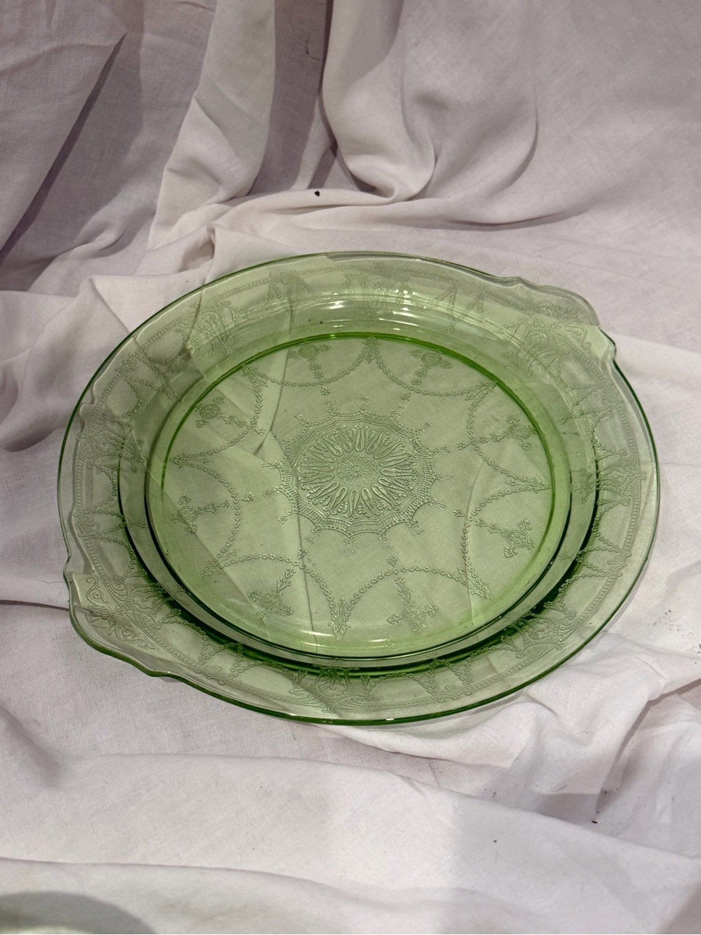 Green Vintage-Style Glass Serving Plate - Elegant Home Dining